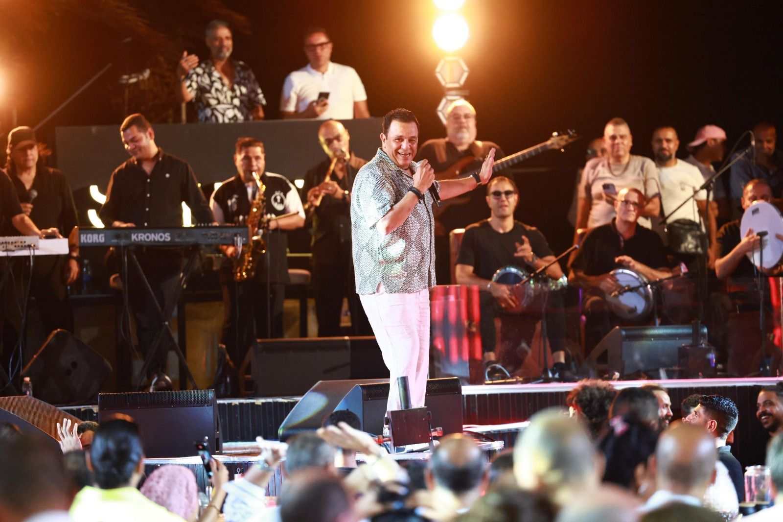 محمد فؤاد يشعل الساحل الشمالي بحفل جماهيري ضخم|صور - الخليج الان