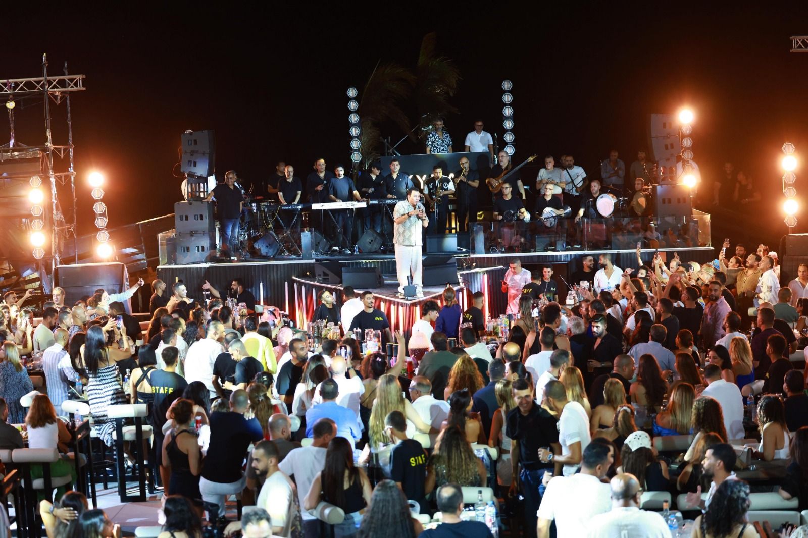 محمد فؤاد يشعل الساحل الشمالي بحفل جماهيري ضخم|صور - الخليج الان