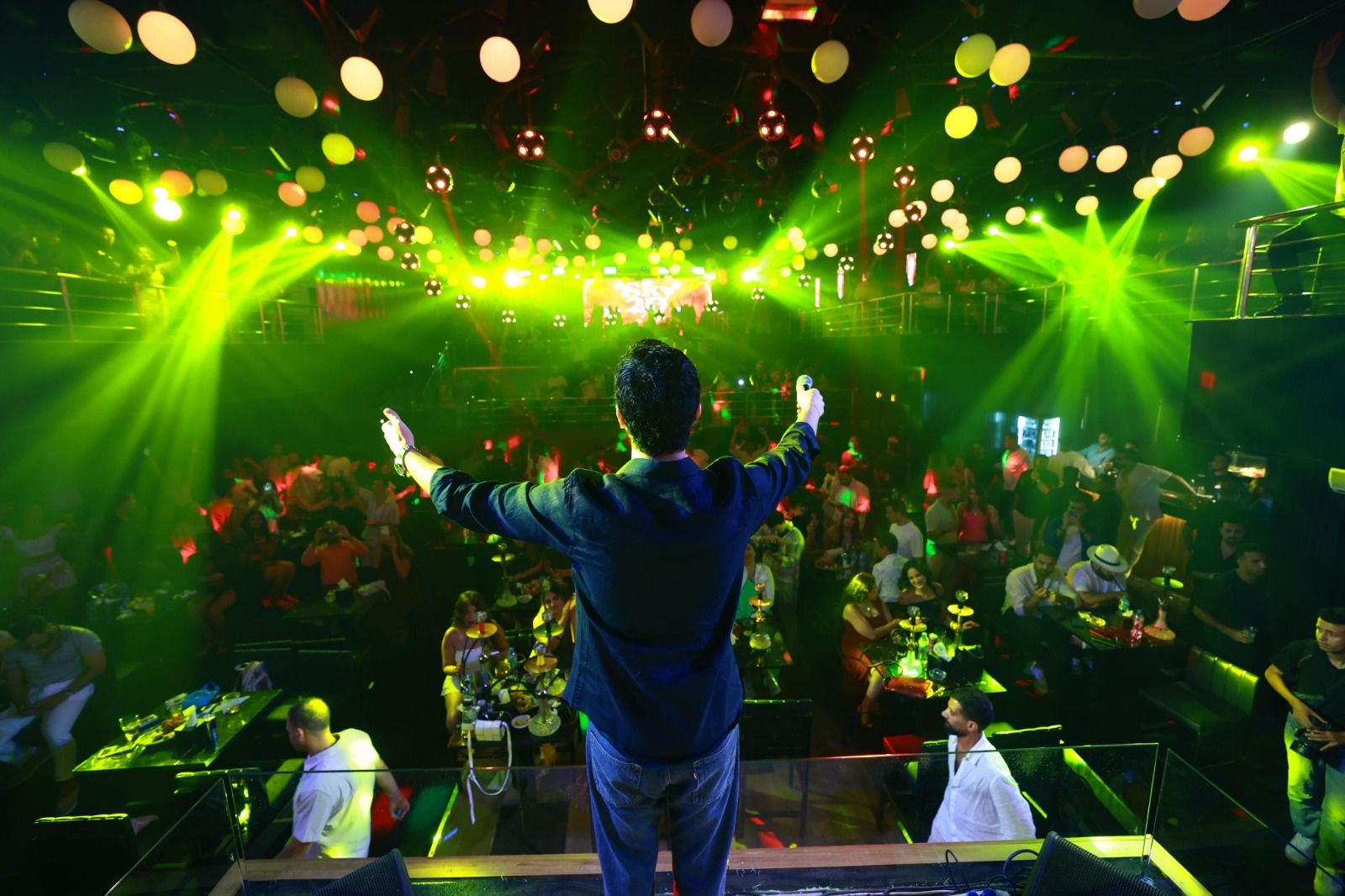 سهرة طربية.. محمد فضل شاكر يتألق في حفله بالساحل الشمالي| صور - الخليج الان