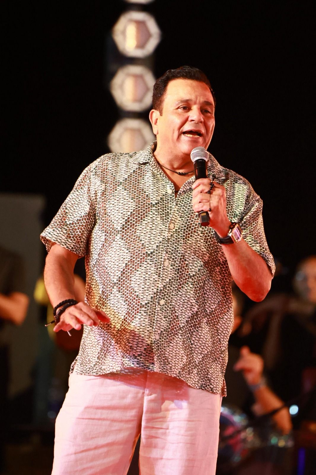 محمد فؤاد يشعل الساحل الشمالي بحفل جماهيري ضخم|صور - الخليج الان