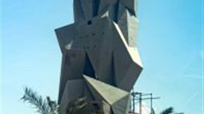 تمثال فرعوني ضخم يزيّن مدخل المتحف المصري الكبير استعدادًا للافتتاح المرتقب |تفاصيل - الخليج الان