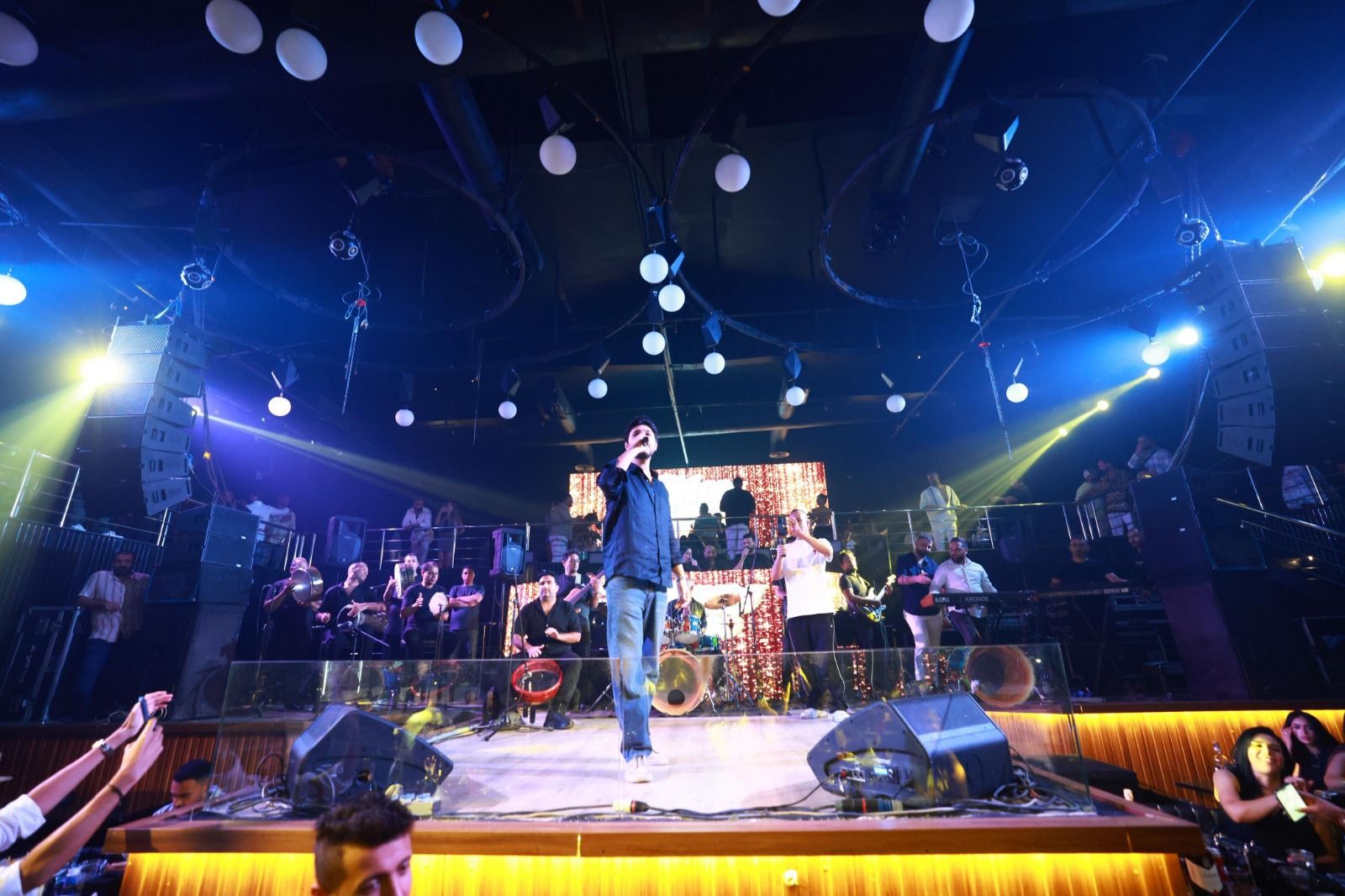 سهرة طربية.. محمد فضل شاكر يتألق في حفله بالساحل الشمالي| صور - الخليج الان