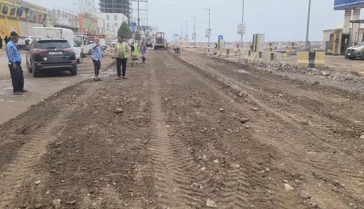 بعد مناشدات عديدة.. الداؤودي يطلق أعمال الصيانة الطارئة لأحد أهم شوارع المنصورة