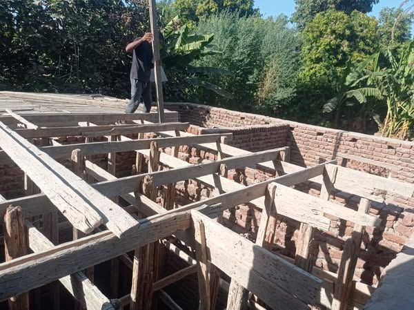 إيقاف أعمال حالتي تعدي بالبناء على الأراضي الزراعية بمدينة أرمنت - الخليج الان