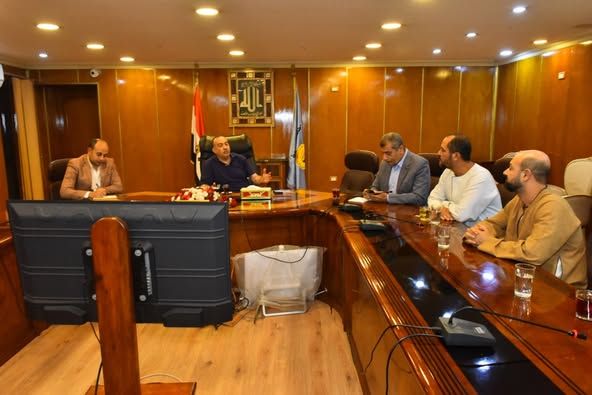 محافظ أسيوط يطلق حزمة مبادرات لدعم الفلاحين وتنمية مشروعات الثروة الداجنة بكوم بوها - الخليج الان