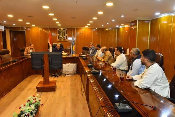 محافظ أسيوط يطلق حزمة مبادرات لدعم الفلاحين وتنمية مشروعات الثروة الداجنة بكوم بوها - الخليج الان