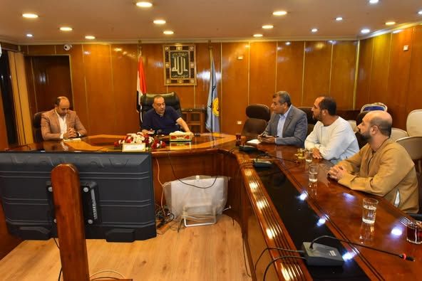 محافظ أسيوط يطلق حزمة مبادرات لدعم الفلاحين وتنمية مشروعات الثروة الداجنة بكوم بوها - الخليج الان