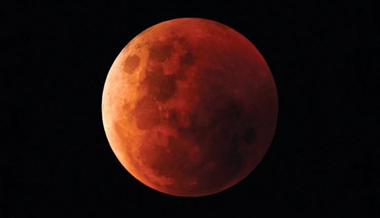 "الشؤون الإسلامية" تدعو إلى إقامة صلاة الخسوف اليوم