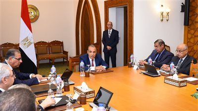 وزير الخارجية يجتمع مع قيادات الوزارة لمتابعة تطوير العمل والأداء المؤسسي|صور - الخليج الان