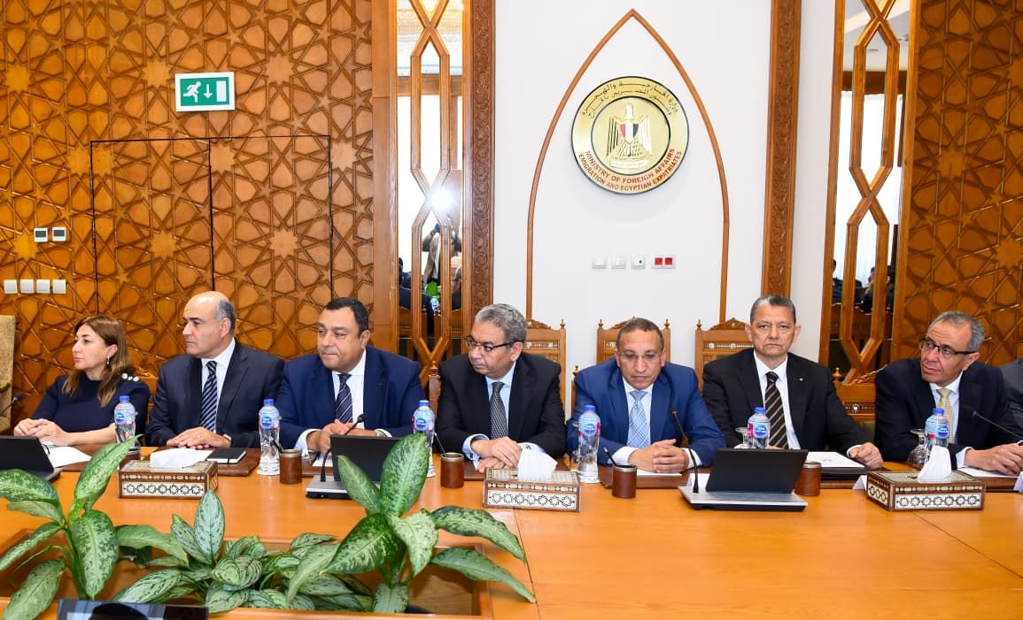 وزير الخارجية يجتمع مع قيادات الوزارة لمتابعة تطوير العمل والأداء المؤسسي|صور - الخليج الان