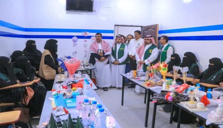 فريق مركز الملك سلمان للإغاثة والأعمال الإنسانية يتفقد سير الدورات المهنية لتأهيل 90 شابة نازحة