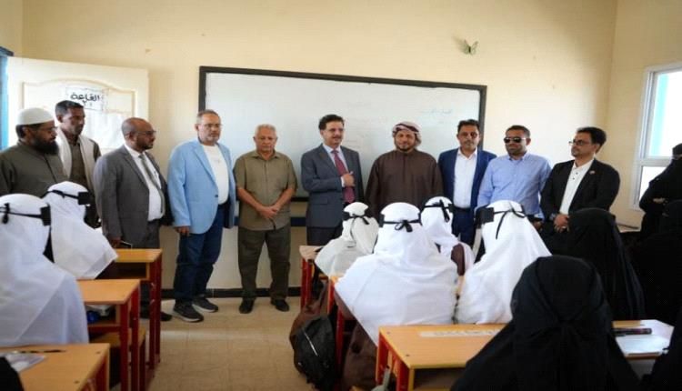 محافظ سقطرى يدشن العام الدراسي الجديد ويناقش جهود الحفاظ على التراث الثقافي