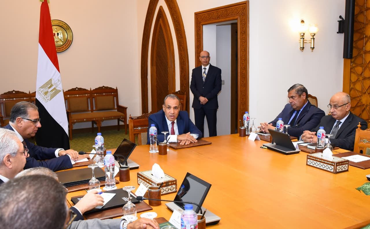 وزير الخارجية يجتمع مع قيادات الوزارة لمتابعة تطوير العمل والأداء المؤسسي|صور - الخليج الان