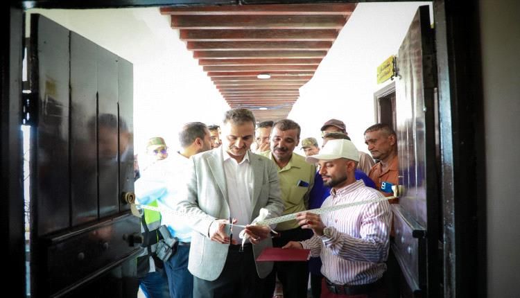 لملس يفتتح قاعة الاجتماعات ويتفقد أعمال ترميم مبنى المجلس المحلي بصيرة