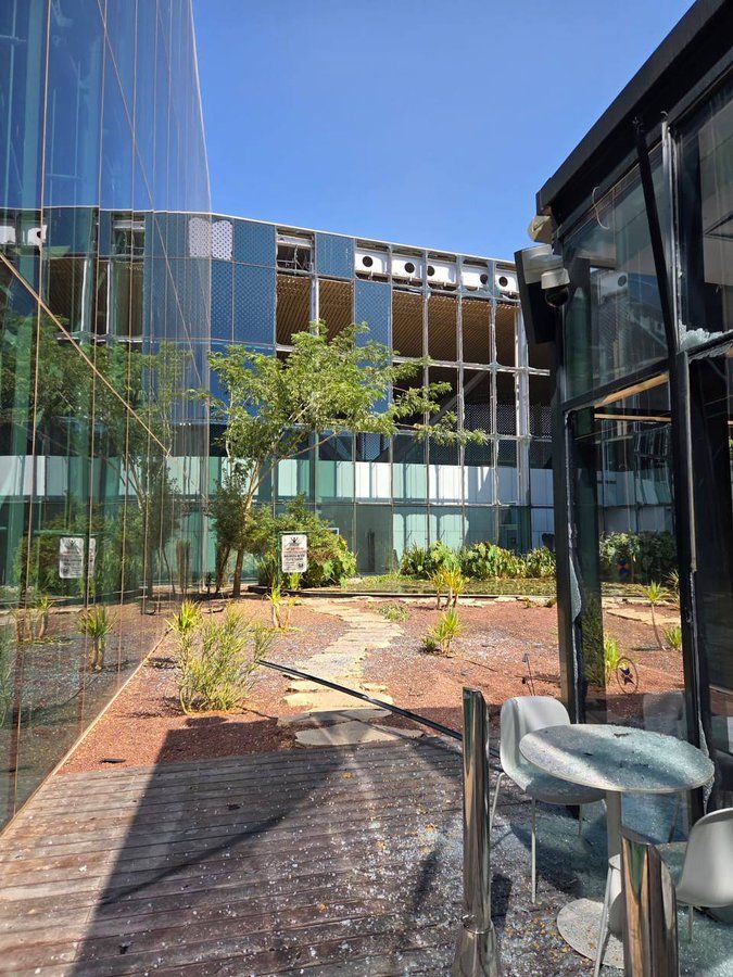 «إغلاق المجال الجوي».. هجوم حوثي يستهدف مطار رامون وإصابة عدد من الإسرائيليين - الخليج الان