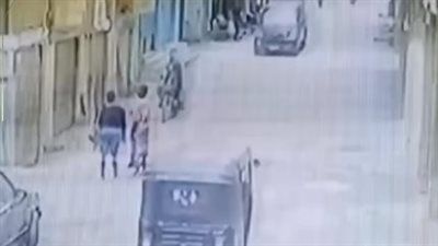 القبض على 3 الأشخاص تحرشوا بسيدة حال استقلالهم "توك توك" بفيصل - الخليج الان