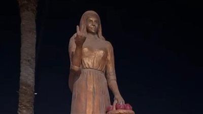 سرقة الفراولة من يد تمثال الفلاحة المصرية بالقصاصين تثير الجدل بالإسماعيلية - الخليج الان