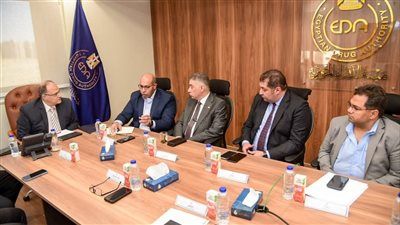 رئيس هيئة الدواء يبحث مع شركتي "هيلث فلو" و"فيكسد مصر" آليات تنفيذ مشروع الروشتة الرقمية لدعم الخدمات الصحية - الخليج الان