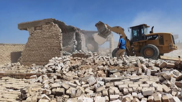 محافظ أسيوط: إزالة 35 حالة تعدي بـ7 مراكز وحي شرق وغرب ضمن المرحلة الثانية من الموجة 27 للإزالات - الخليج الان