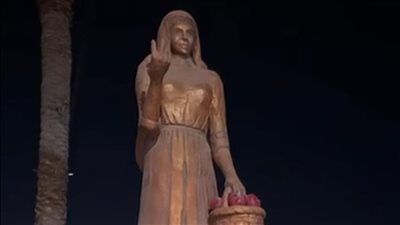 سرقة ثمرة الفراولة من تمثال "الفلاحة المصرية" بالإسماعيلية .. أول تعليق رسمي - الخليج الان