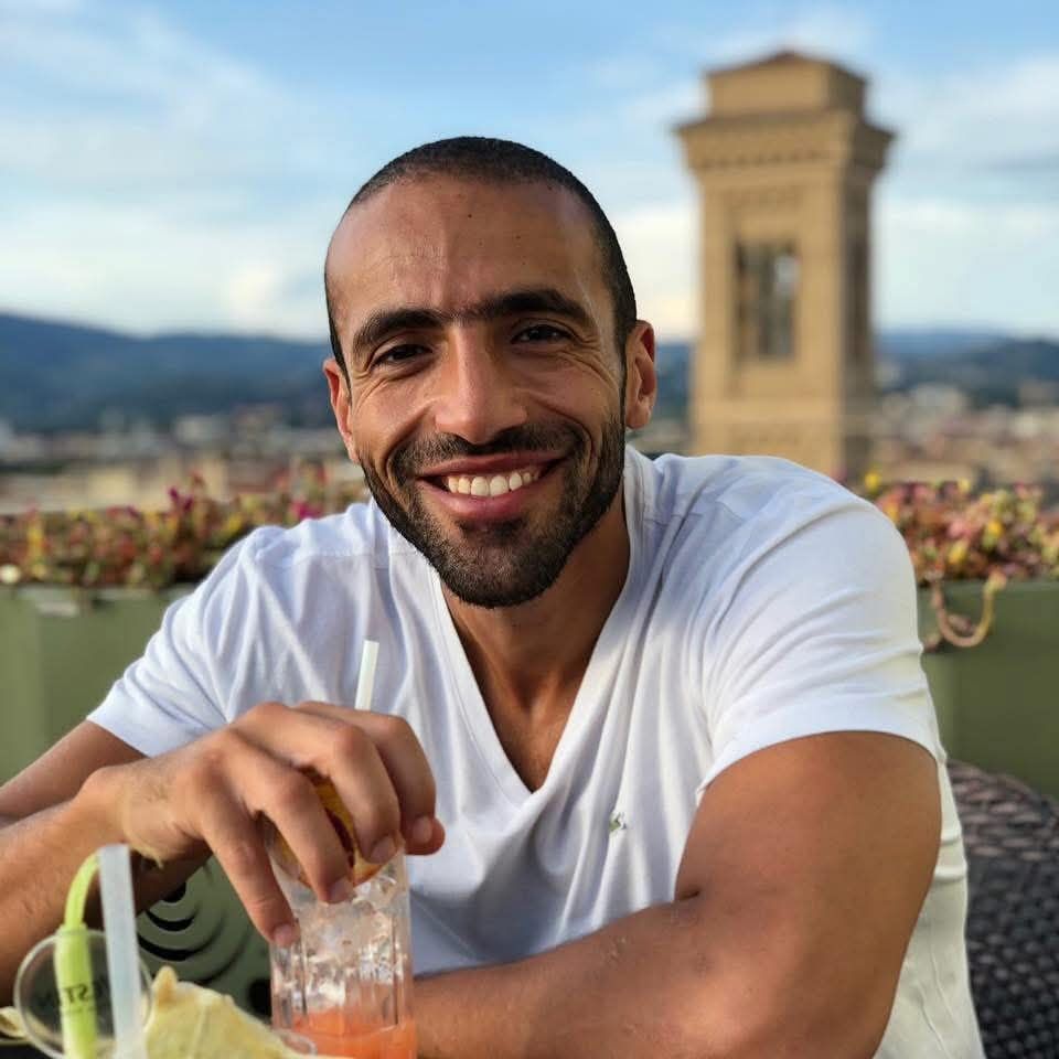 بعد وفاته اليوم.. معلومات عن المطرب الشاب عمرو ستين - الخليج الان