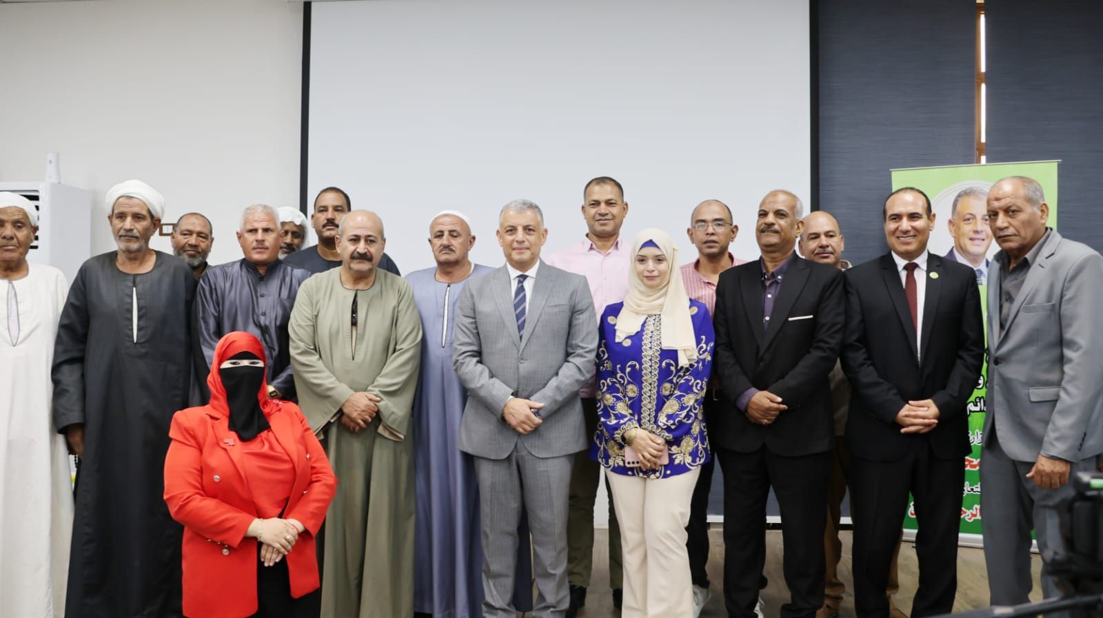 تكريمًا للفلاح المصري.. محافظ الإسماعيلية يشهد احتفال عيد الفلاح الـ73 بالقرية الأولمبية - الخليج الان