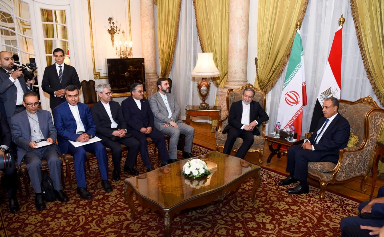 «مناقشة الملف النووي وأزمة غزة».. وزير الخارجية يستقبل نظيره الإيراني|صور - الخليج الان