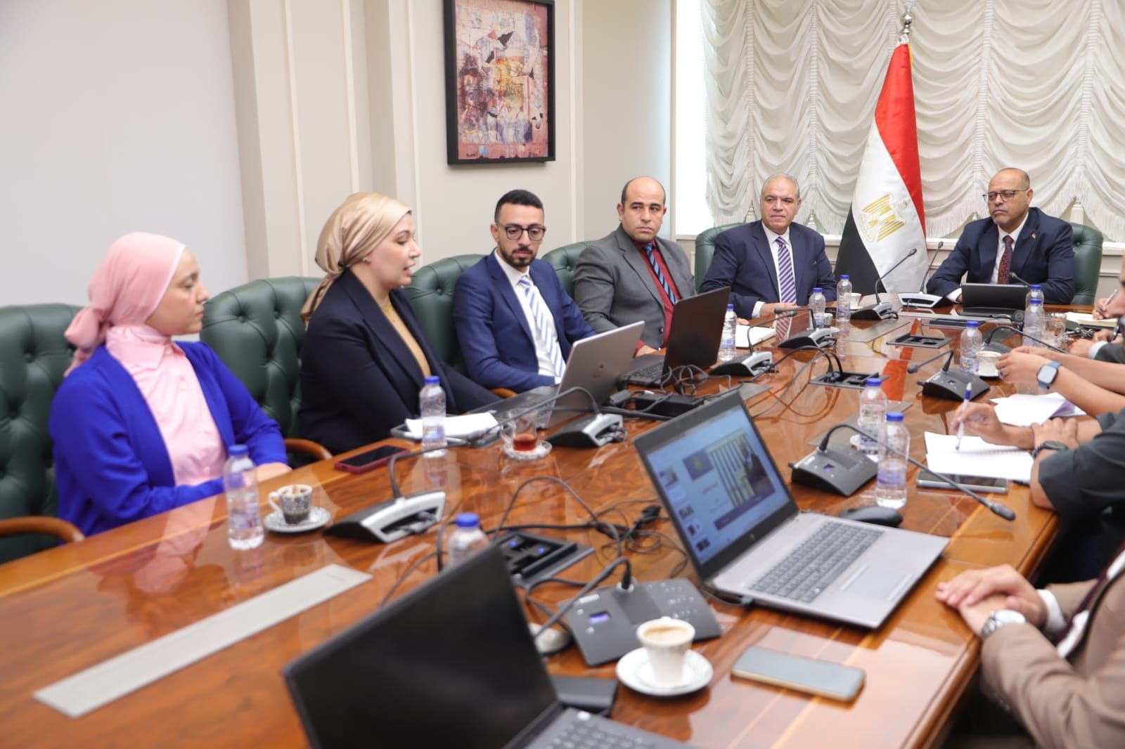 وزير العمل يلتقي وفدًا من شركة " ابدأ إديو " لتأهيل الشباب على احتياجات سوق العمل - الخليج الان