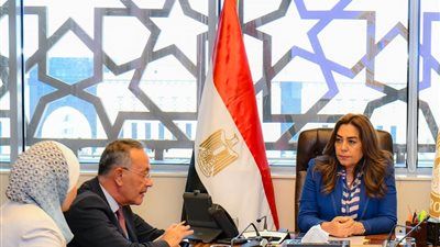 وزيرة التنمية المحلية والقائم بأعمال وزير البيئة تلتقي الرئيس التنفيذي لهيئة المتحف المصري الكبير لبحث مختلف الجوانب البيئية للمتحف - الخليج الان