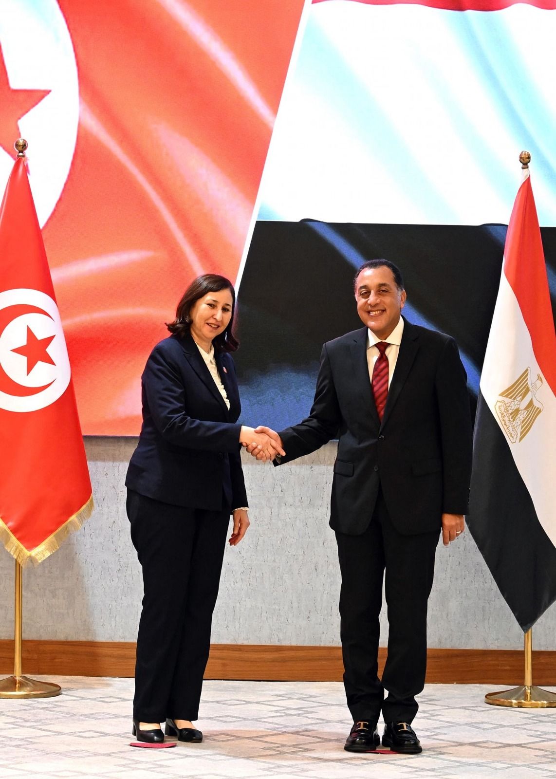 رئيسا وزراء مصر وتونس يشهدان توقيع 8 وثائق تعاون مشتركة لتعزيز العلاقات الثنائية - الخليج الان