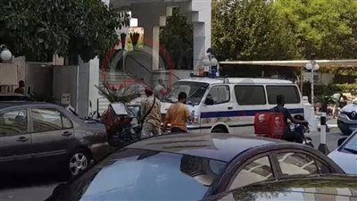 وصول جثمان أرملة تامر ضيائي إلى مسجد حسين صدقي لتشييع الجنازة.. صورة - الخليج الان