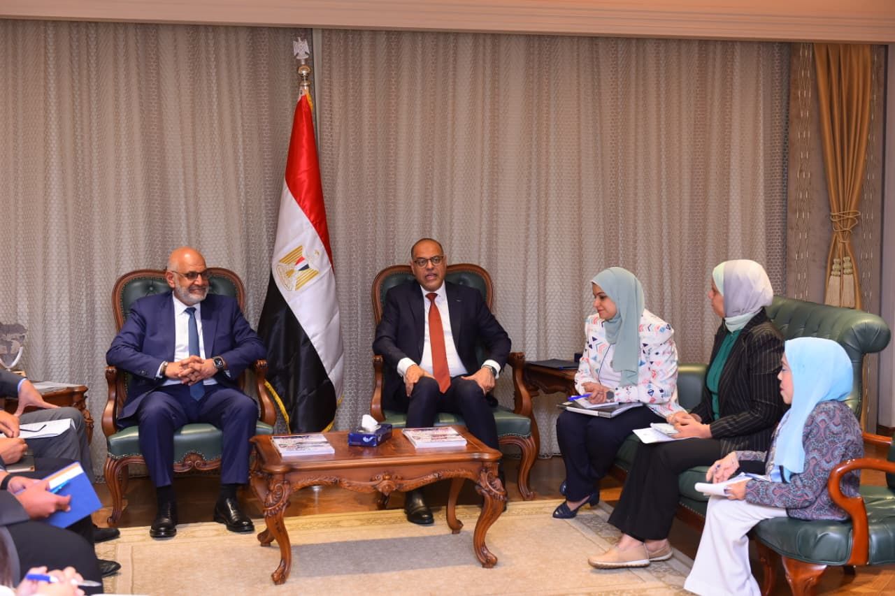 وزير العمل يستقبل وفدًا من مجموعة البنك الدولي لبحث تفعيل التعاون في المجالات المشتركة - الخليج الان