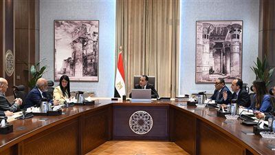 رئيس الوزراء يلتقي المدير التنفيذي لمصر بمجموعة البنك الدولي - الخليج الان