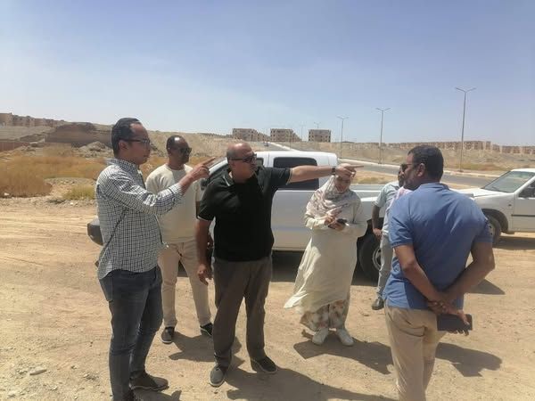 رئيس مدينة مرسى علم يتفقد محيط المدارس لتحديد مواقع المطبات الصناعية حفاظا على سلامة الطلاب - الخليج الان