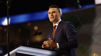 وصفه ترامب بالأسطوري.. من هو تشارلي كيرك الذي زلزل اغتياله الولايات المتحدة؟ - الخليج الان