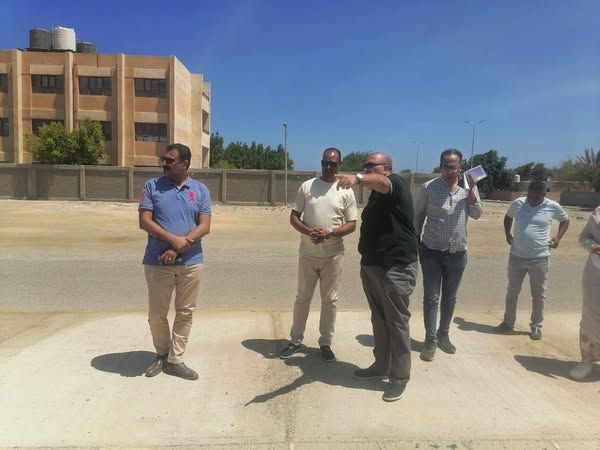 رئيس مدينة مرسى علم يتفقد محيط المدارس لتحديد مواقع المطبات الصناعية حفاظا على سلامة الطلاب - الخليج الان