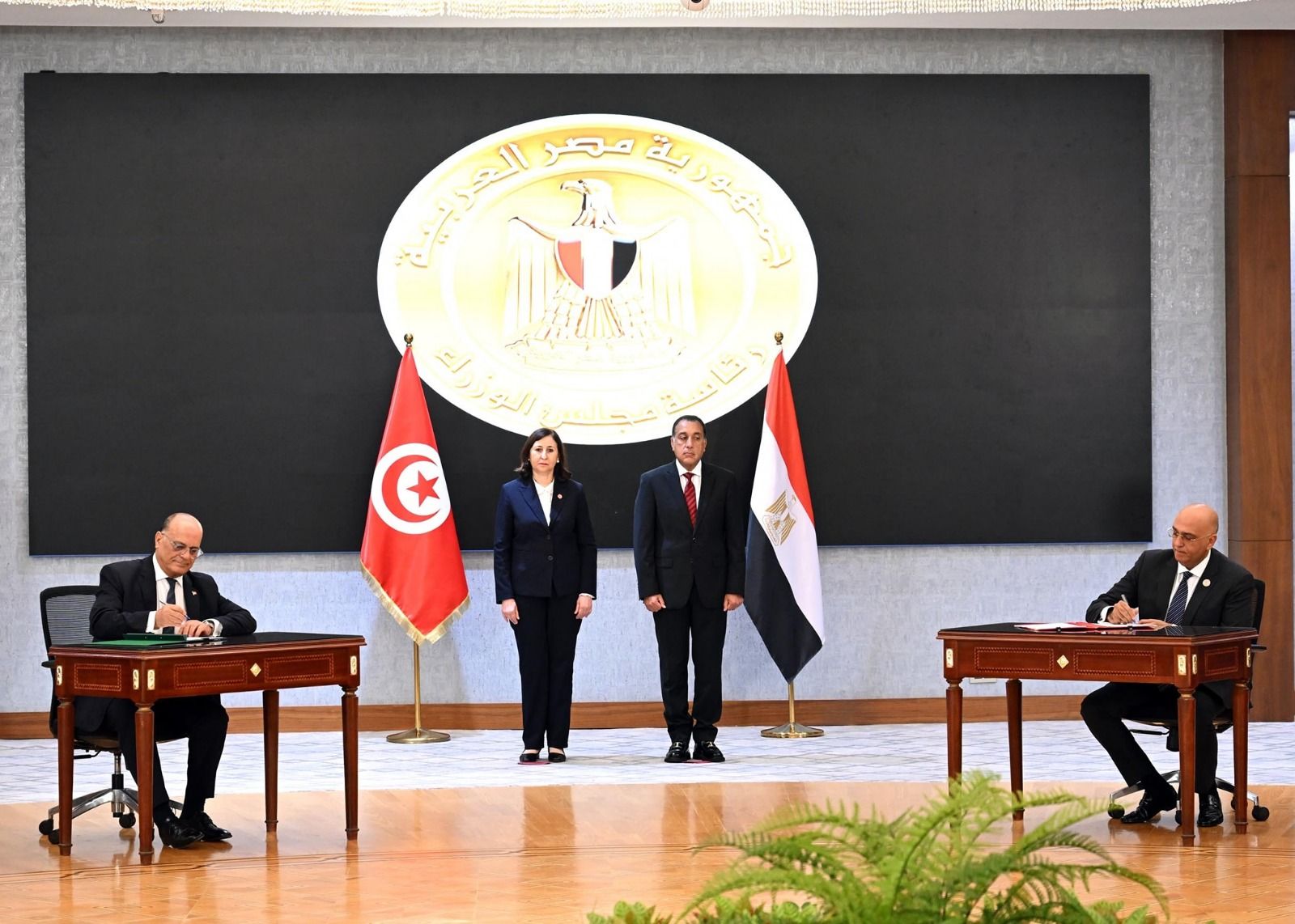 رئيسا وزراء مصر وتونس يشهدان توقيع 8 وثائق تعاون مشتركة لتعزيز العلاقات الثنائية - الخليج الان