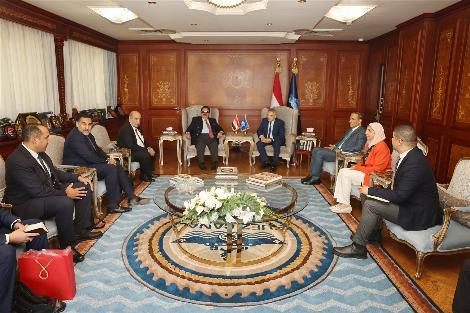 قناة السويس تبحث شراكة ثلاثية مع الصين وكندا لتعزيز الأمن الغذائي - الخليج الان