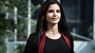 من رام الله إلى تايلاند.. نادين أيوب أول فلسطينية في مسابقة ملكة جمال الكون - الخليج الان