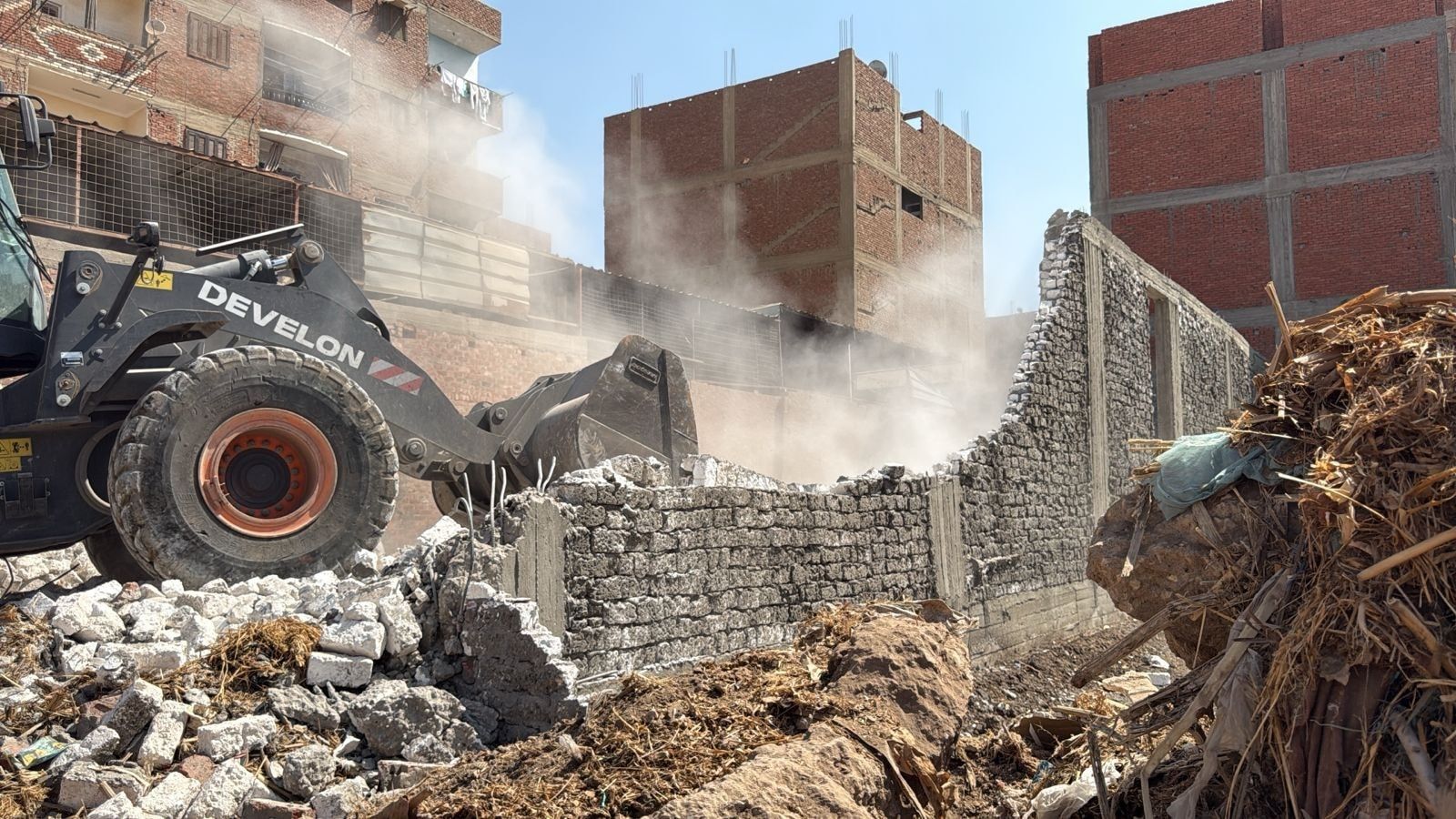 التنمية المحلية تكشف عن مخالفات بناء وتعديات على الأراضي الزراعية في الخانكة - الخليج الان