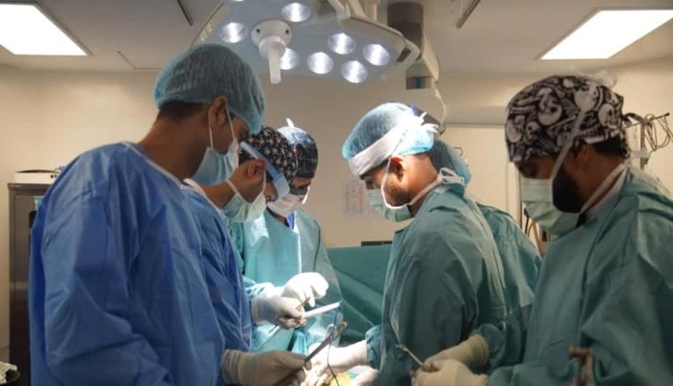 مركز الملك سلمان للإغاثة ينفذ المشروع الطبي التطوعي لجراحة العظام واستبدال المفاصل بعدن
