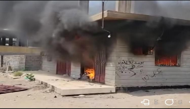 حريق يلتهم منزل صحفي في عدن