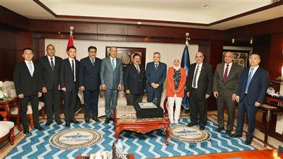 قناة السويس تبحث شراكة ثلاثية مع الصين وكندا لتعزيز الأمن الغذائي - الخليج الان