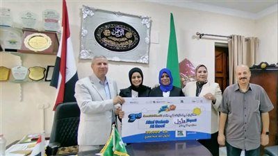 وكيل أول تعليم الشرقية يكرم الطالبات الفائزات بالمركزين الأول والثالث علي مستوي الجمهورية في مسابقة فني مبتكر - الخليج الان