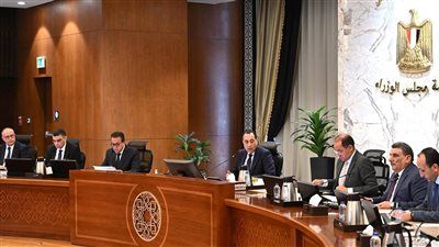 رئيس الوزراء يتابع موقف توافر الاعتمادات المالية اللازمة لهيئة الشراء الموحد لتغطية عمليات شراء الأدوية والمستلزمات الطبية - الخليج الان