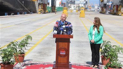 نائب رئيس الوزراء ووزيرة النقل الأمريكية يستعرضان فرص التعاون الاستثماري في قطاع النقل البحري - الخليج الان