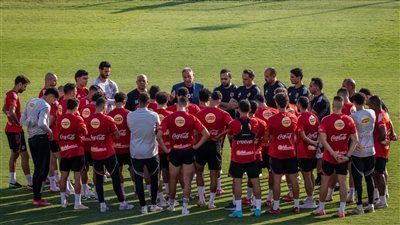 محمود الخطيب يقطع رحلته العلاجية ويصل النادي الأهلي لحضور مران الفريق بعد التعادل أمام إنبي - الخليج الان