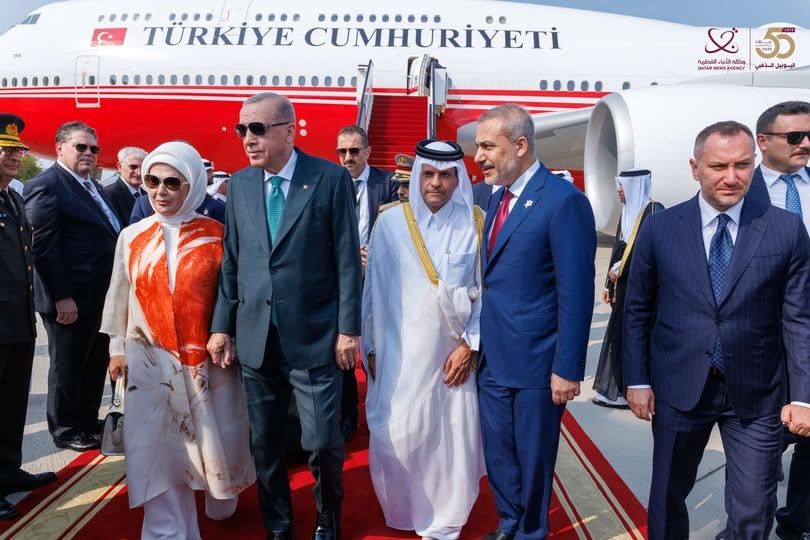 على رأسهم الرئيس السيسي.. لقطات من وصول القادة العرب للمشاركة في قمة الدوحة الاستثنائية - الخليج الان