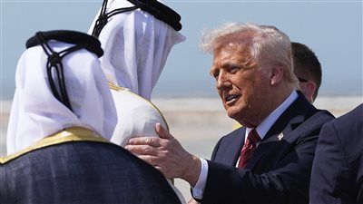 «قبل انطلاق القمة العربية الإسلامية الطارئة».. ترامب يحذر نتنياهو ويوجه رسالة إلى قطر - الخليج الان