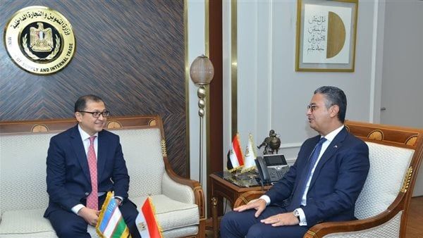 وزير التموين يستقبل سفير أوزبكستان لبحث تعزيز التعاون في مجال التجارة